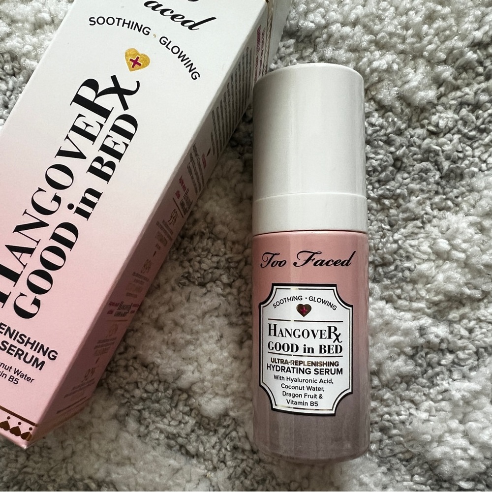 BNWT Too Faced Hangover Good in Bed Hydrating Serum - Pink and White